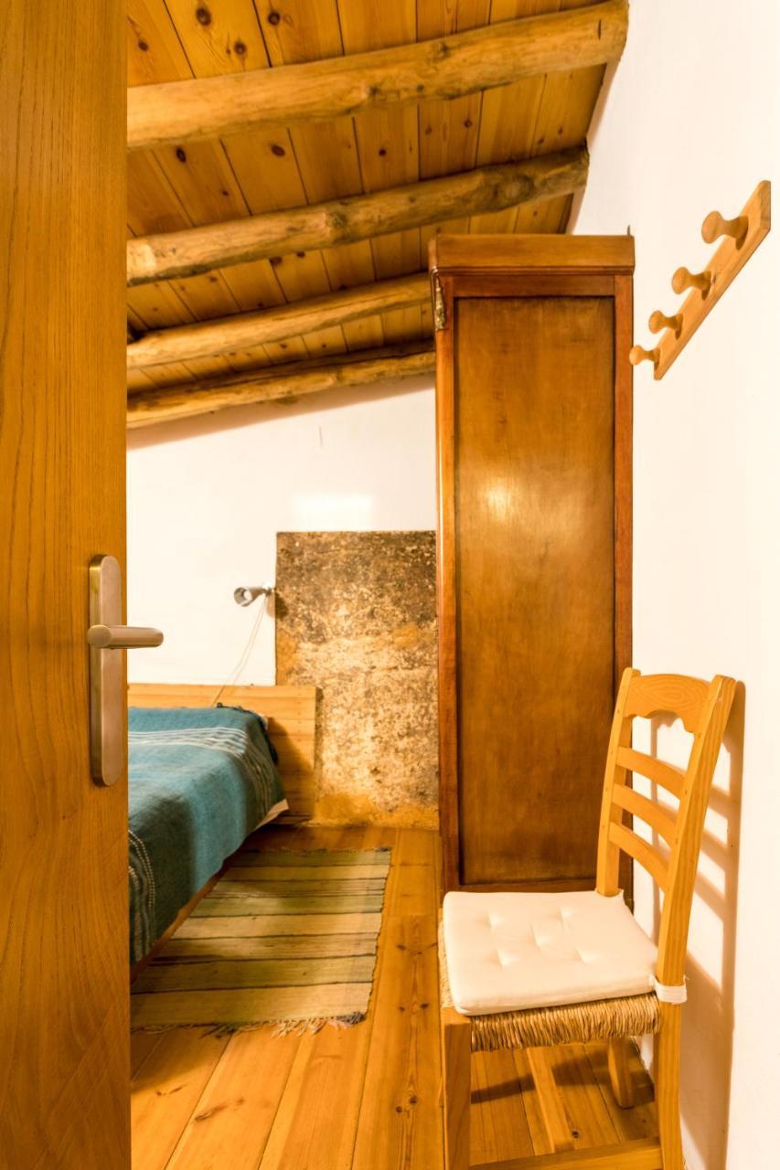 Antigua Panaderia De Valdelarco, Chimenea Con Horno 2 Hab 4 Pers Mas 2 Max Casa di campagna *